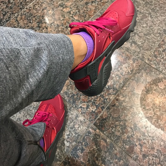 🔥 Nike Air Huarache “Red October” – 2 Pairs Available! 🔥 - Picture 4 of 6